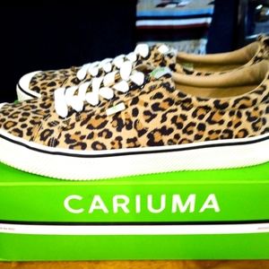 Cariuma Leopard Canvas